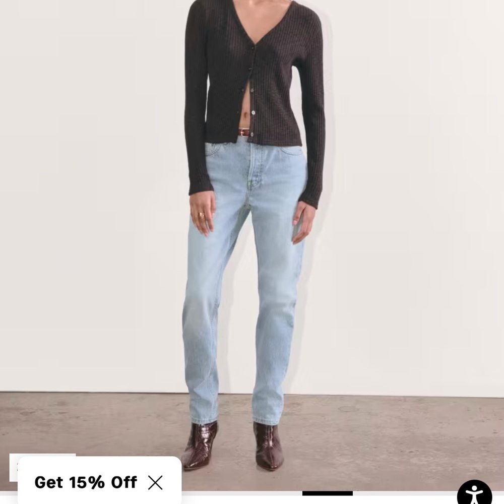 Everlane 90s Cheeky Jean vintage sun bleached blue